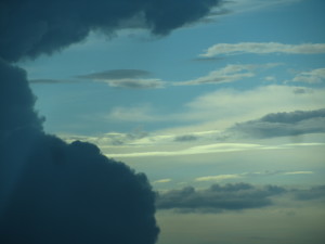Tebing awan dan Celah ruang terbang pesawat kecil, Indah sekali